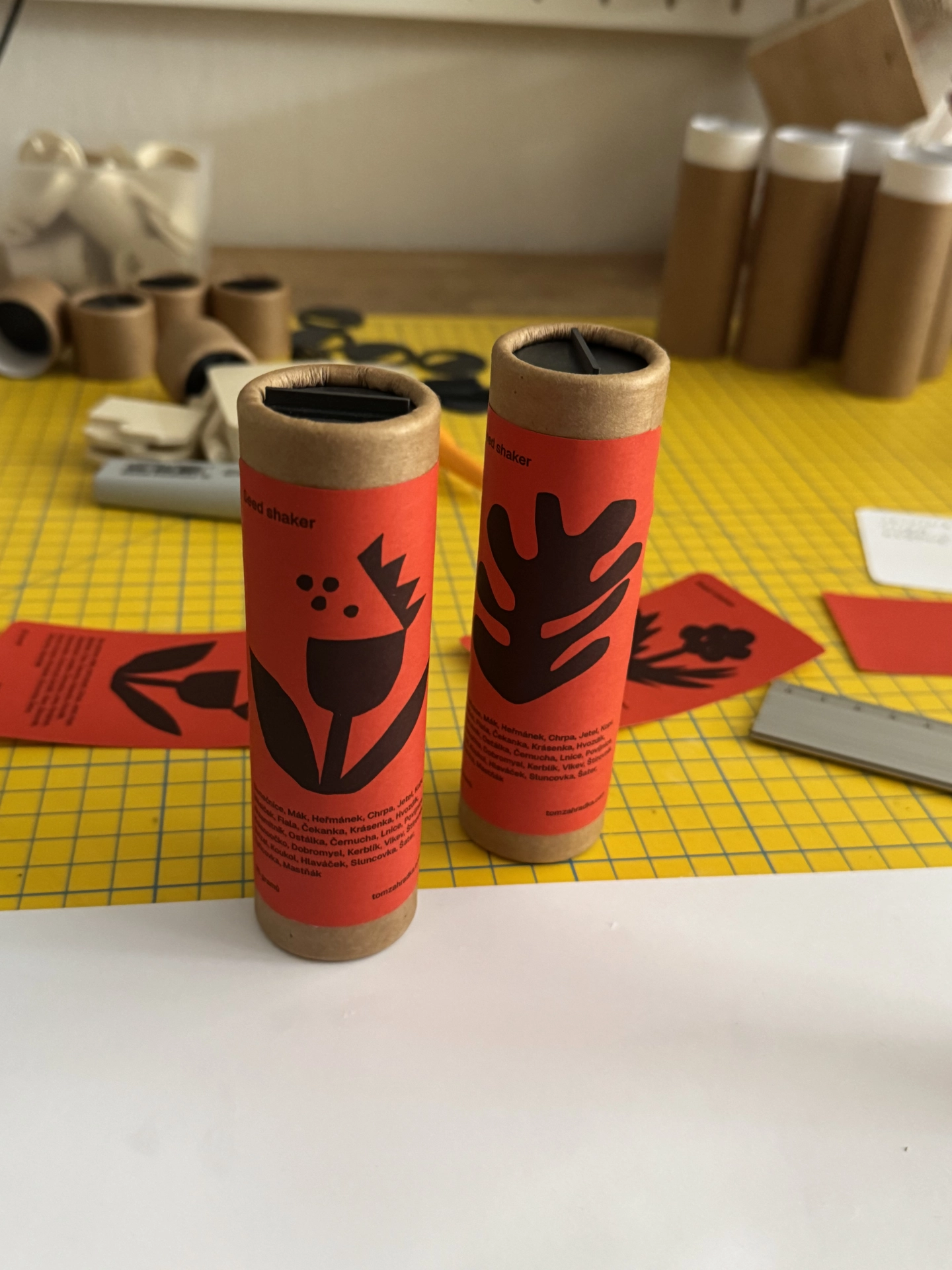 Seed shaker