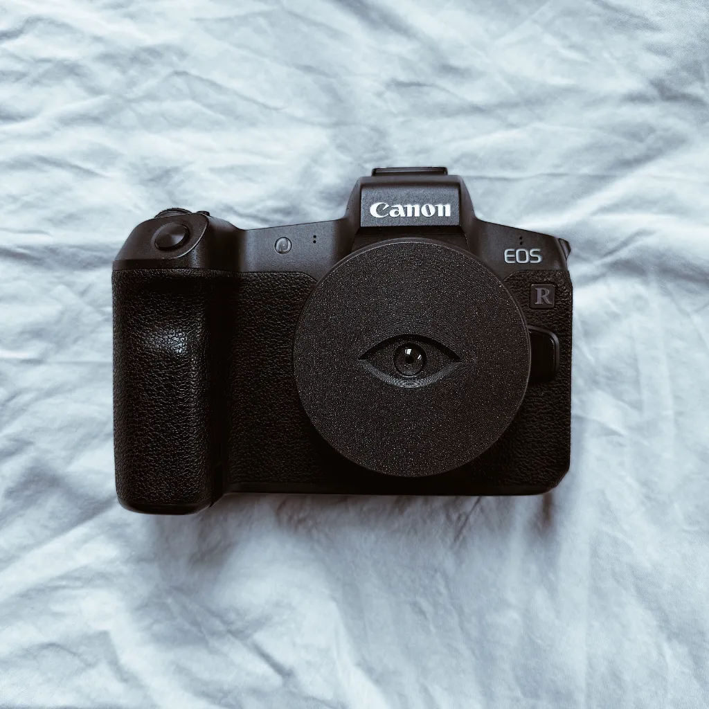 Mirrorless camera lens Canon RF